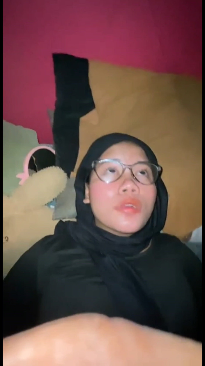 Jilbab69: 보지가 젖을 때까지 남친과 섹스하는 자연의 거유 히잡