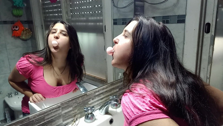 melu_world: Bubblegum, що жує в дзеркалі - кролик looner