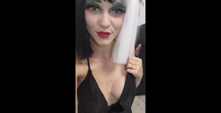 LeniFuchs: こんにちは、そしてそれは私にどのように合っていると思いますか?そして、下着を着ていないのはとても悪いことなのでしょうか?こんにちは、あなたはホットな2番目のものが欲しいですか?