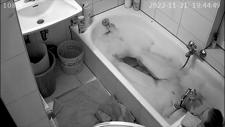 KittieNoOne: Chycen v koupelně