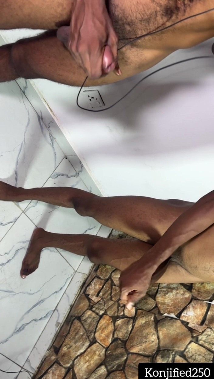 Konjified250: Masturbându-mă cu prietenul meu excitat