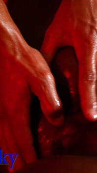 Oneway da un magistral masaje sensual a una belleza de piel oscura