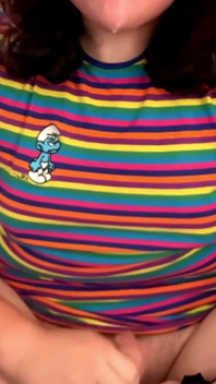 Süße latina-genießt solo-masturbation