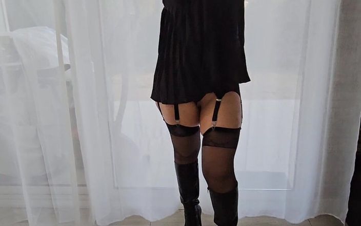 Sofy13: 警察脱衣舞诱惑
