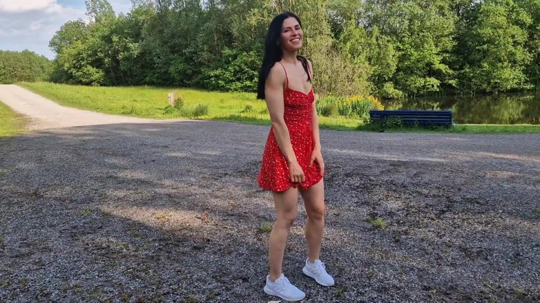 Nicky Brill: Nudititate publică și pișare