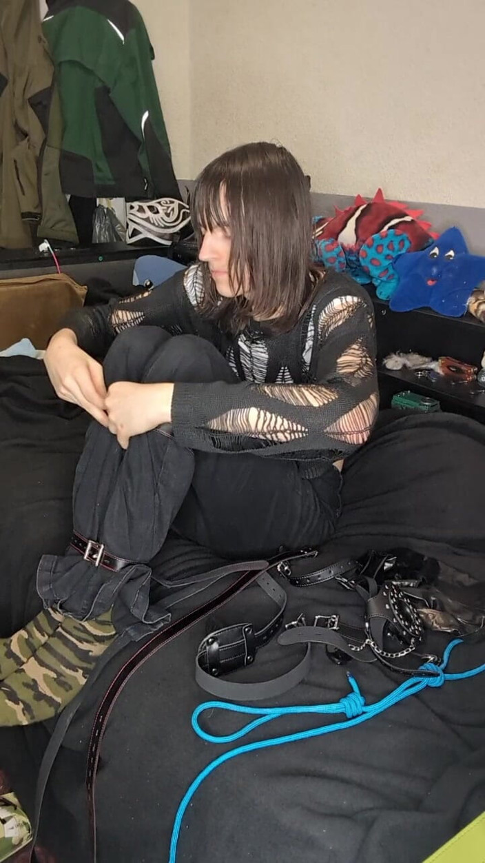 AJ_the_catgirl: Trying Head Harnes Hogtie