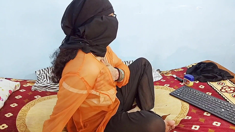 Netu: -чат модель, секс на веб-камеру в приватному шоу на камеру, брудні розмови на хінді