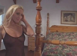 DP Darlings: ゴージャスなブロンドの赤ん坊は2つのモンスター洞を喜ばせています