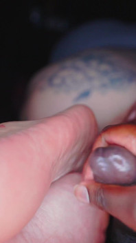 Dans les coulisses ! Baby Kakes &sofiee pieds adore me faire un footjob et me sucer !