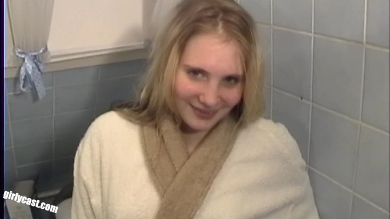 Girlycast: Claudia 18 let - její první video