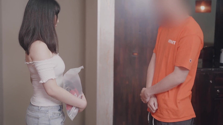 Asian Milfs n Teens: Scena z uroczą dziewczyną - Perv Milfs n Nastolatki