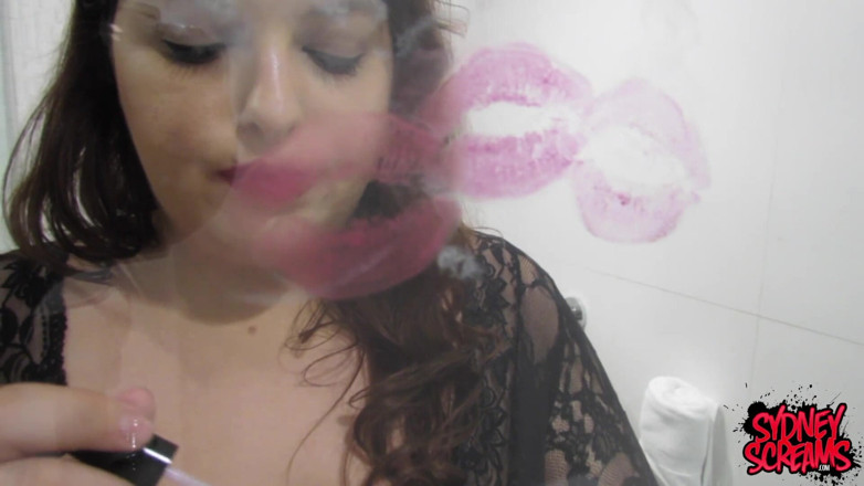 Sydney screams fetish: Shiny Red Lips on Glass - Wmv