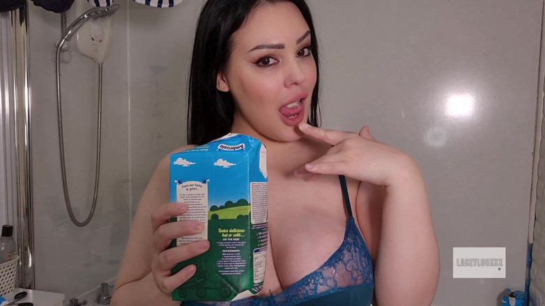 LACEYLOOXXX: 喷出吸烟熟女凌乱的恋物癖玩耍