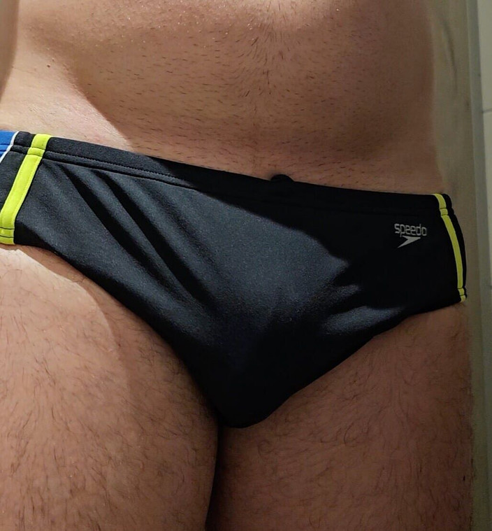 Speedofanboy: Wank and Cum in a Random Guys Black Speedo