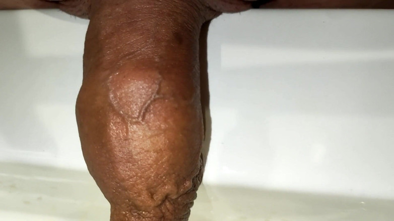 Idmir Sugary: Надування крайньої плоті з сечею - писання в крайню плоть - необрізана сеча члена