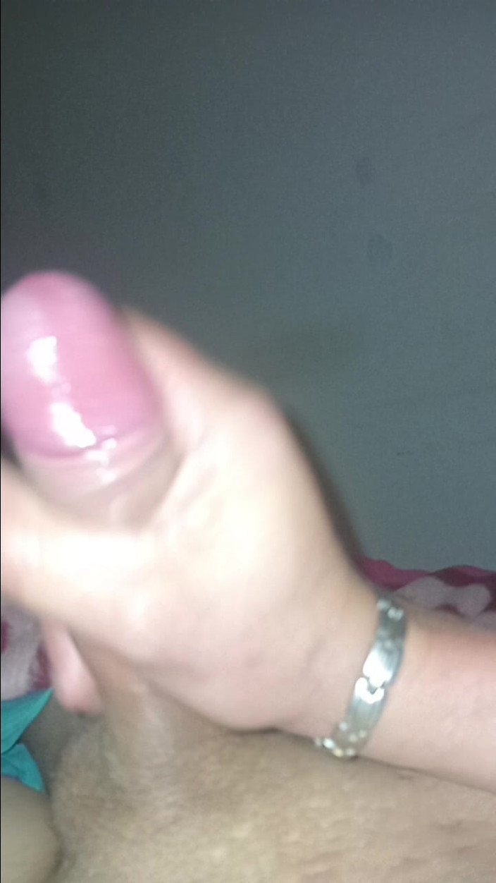 ELFIE33: Jerking off
