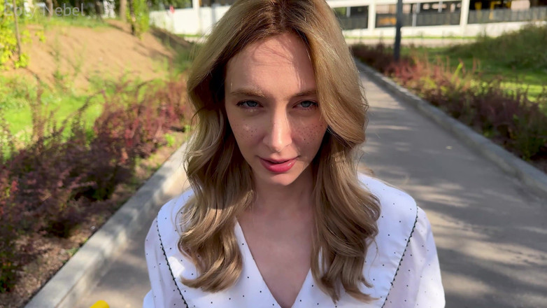 Loly Nebel Studio: Sevimli yabancı kız için dölleme