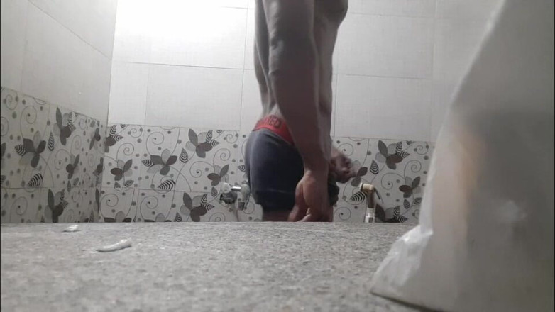 Wheyincognito: Horny Boy in the Bathroom Showering