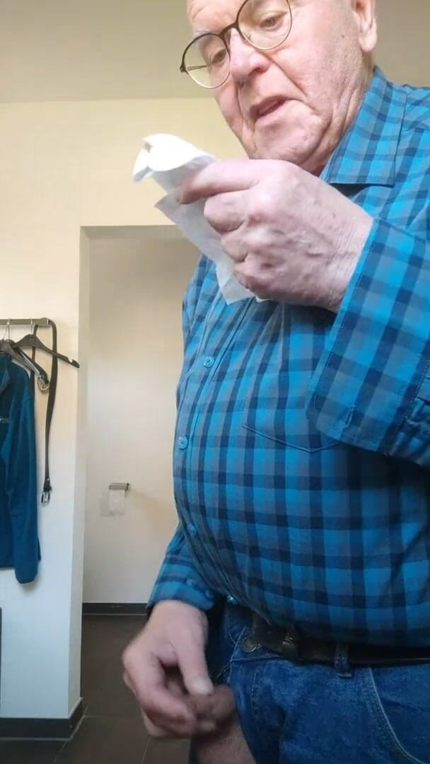 Karlchengeil: Я жую твої використані прокладки для трусиків!