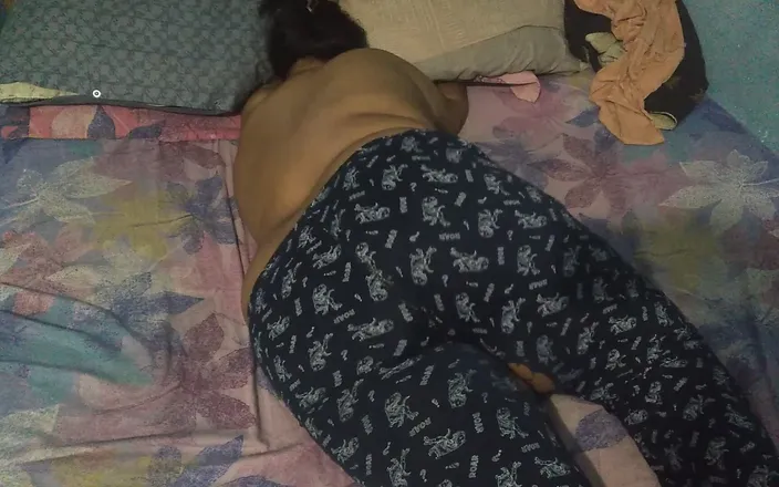 Aria Mia: Desi Bidhaba Hot Aunty