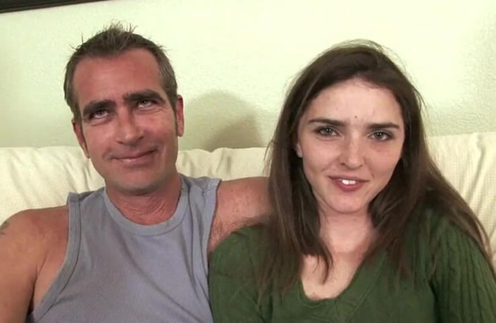 Dirty Stepdaughter: nätt brunett slog i hennes tajta fitta
