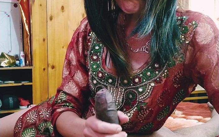Bolly Karma: Futai cu o mamă sexy pofticioasă