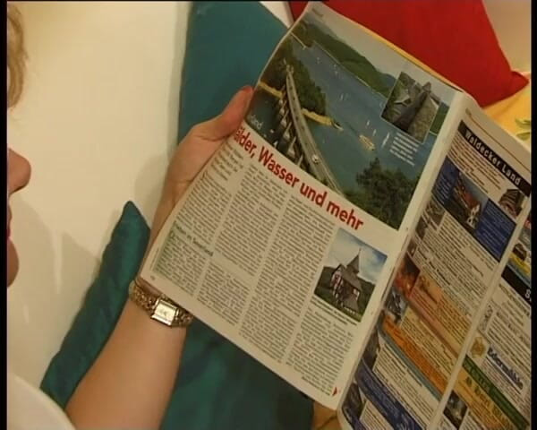 YOUR FIRST PORN: Mama mea vitregă mă așteaptă cu o surpriză