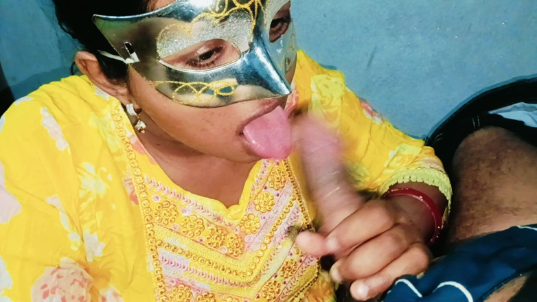 Sexy_girl_nehu: Neha bhabhi excitée suce une grosse bite non-stop pour une éjaculation...