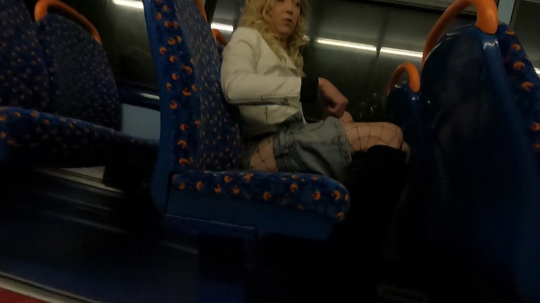 The Midnight Minx: Crossdresser kończy w autobusie