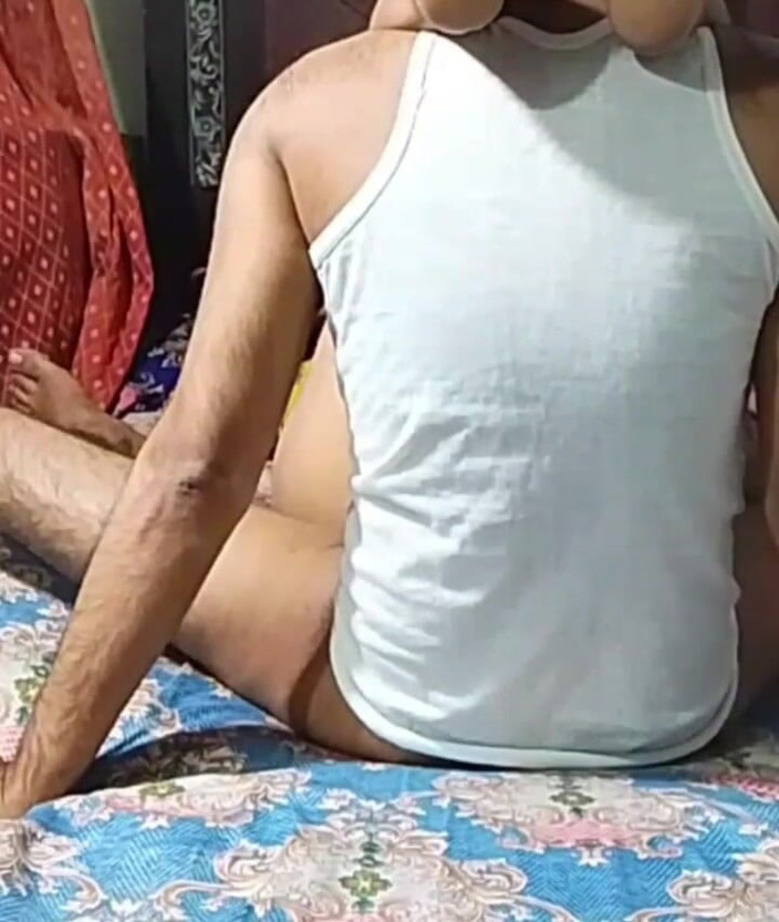 Abida pavreen: Pantat montok ibu tiriku sempit banget, aku ngelakuin ini 3 kali...