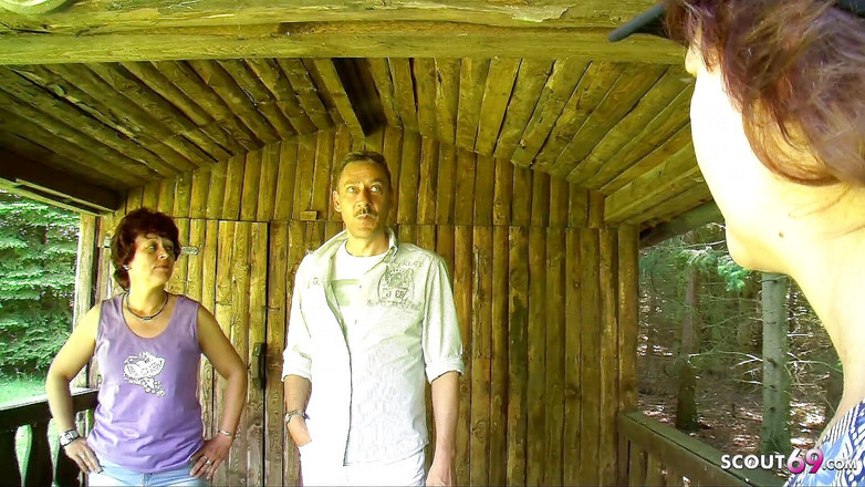 Full porn collection: Casal alemão é convidado para um trio por um estranho na...