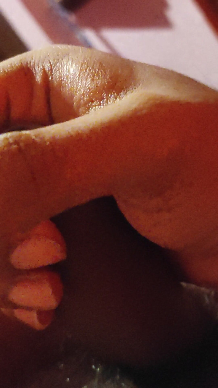 darksiders_eyes_love: Gadis hot amatir ini lagi asik masturbasi memeknya sampai muncrat...