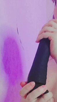 MILF mit dildo gespielt, gelutscht und zwischen titten gerieben