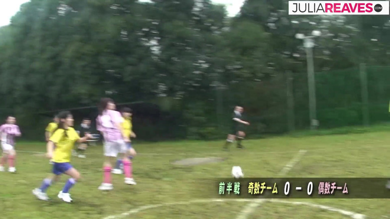 Japanese Cheats: Heißes mädchen lutscht massive schwänze und bekommt dann einen harten...