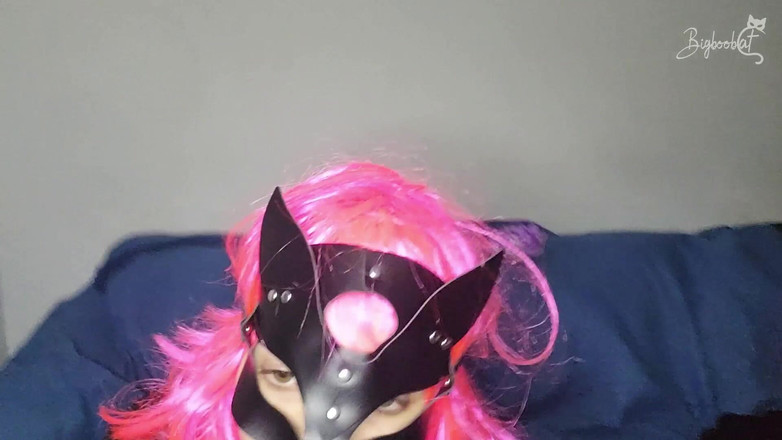 BigBoobCat: मेरी चंचल चूत के मुखौटे के नीचे खुद को रगड़ना