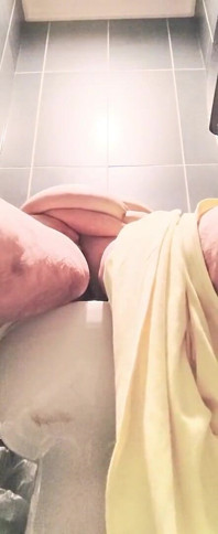 U kann deine muschi im öffentlichen badezimmer abholen