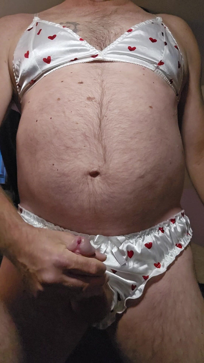 Fantasies in Lingerie: 缎面心胸罩和内裤