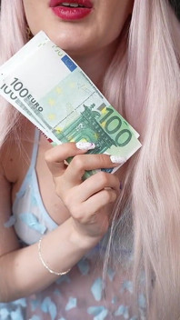 Geef me je salaris! Financiële Dom Vorige Maand Zwangere Blondine