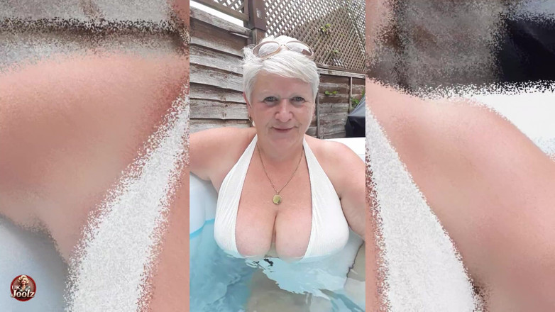 Uk Joolz: Thử đồ bơi mới của tôi