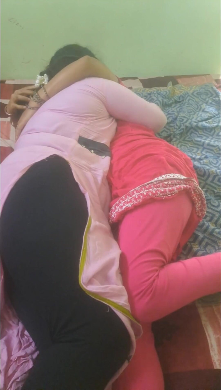 Tamil lesbian: Tias lésbicas pegas pelo namorado