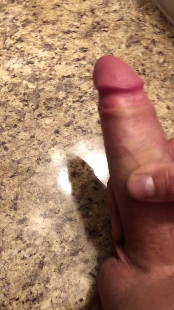 Daddyorgasmik: ช่วยตัวเองในห้องน้ำ
