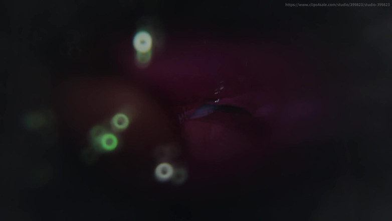 Asdfghjl2025: B014 Muž zmenšil a uvízl v ženském polykání vagíny kundičky