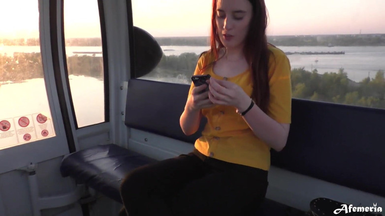 Afemeria: Standseilbahn-blowjob mit sperma im mund