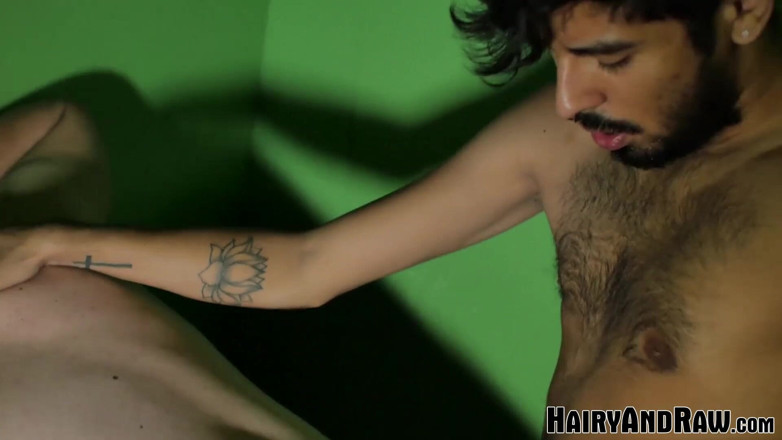 Hairy And Raw: Hairyandraw - Lucifer Angel la latine jouit dans la bouche d'Alexi...