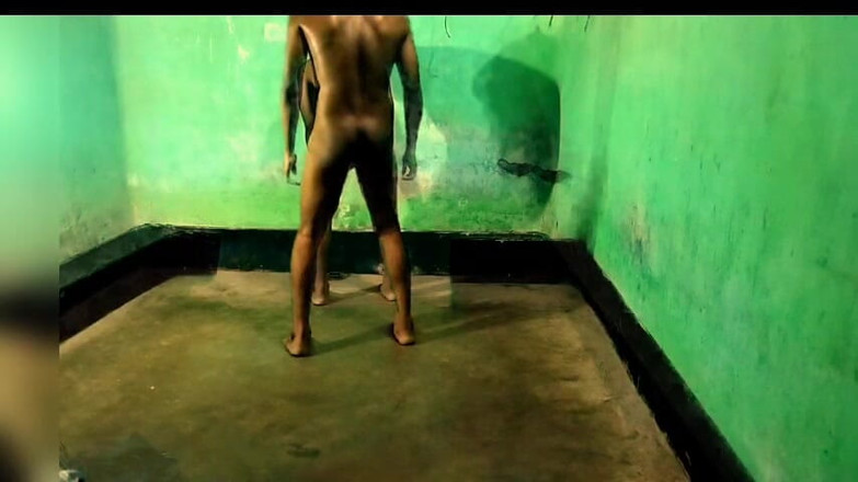 Desi Tits: Gay pornô hetero cara fode twink femboy em pé anl...