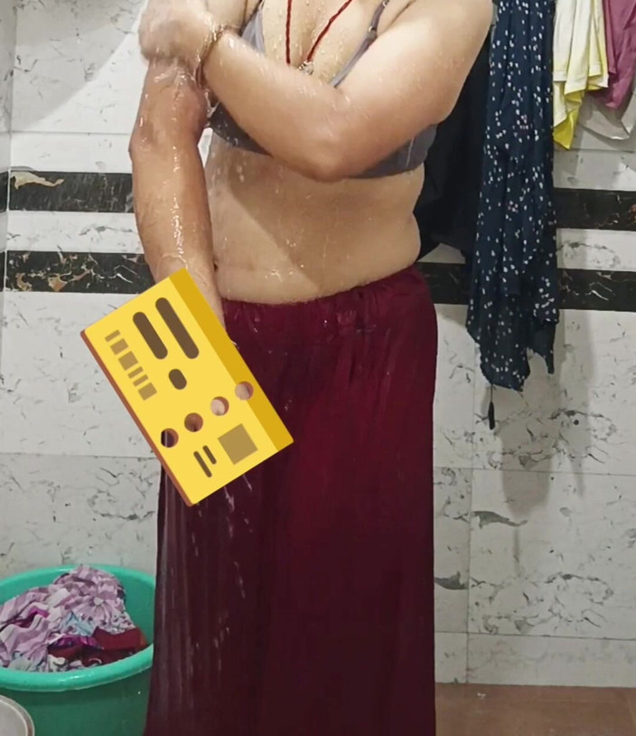 Priyahot77: Priya si kakak ipar india dengan pantat bahenol lagi asik...