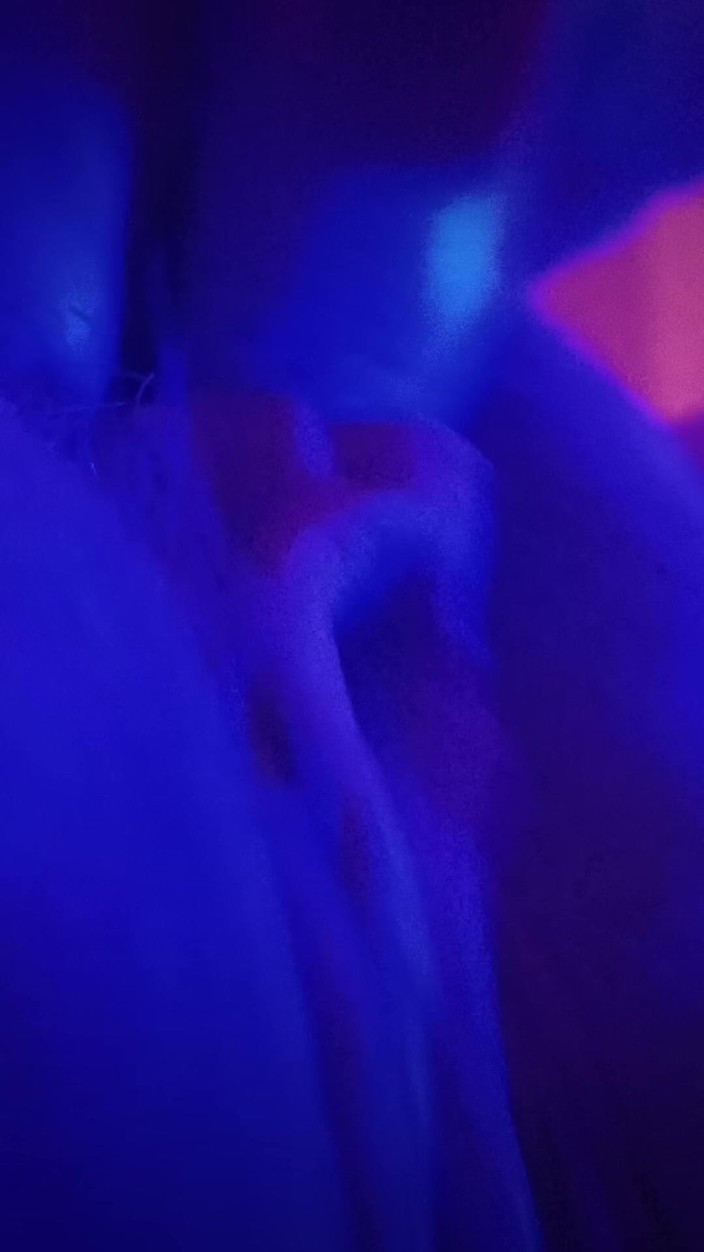 Big Clit Muse: Mírame acariciar sensualmente mi gran delante de tus ojos
