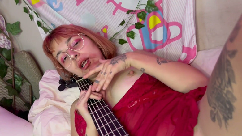 lanalovacutie: Fuck-my-guitar
