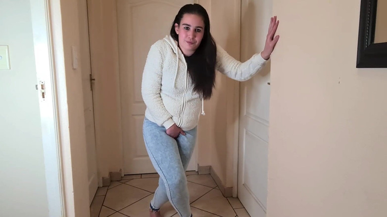 domslutfucker: Hnědovlasá děvka zoufale potřebuje chcaní, chcaní na Její Blue Jeans