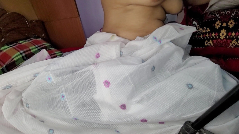 Tasnim Zara: Dziewczyna z Bangladeszu oznacza jej soczystą cipkę w sari.